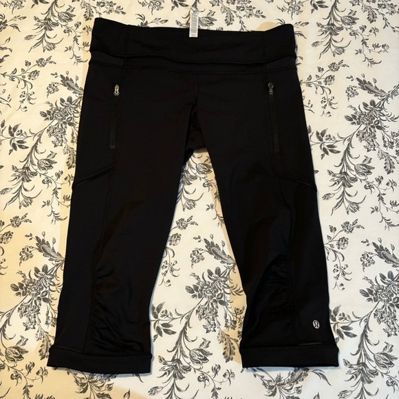 Like NEW!!! Lululemon crop leggings - Picture 1 of 9